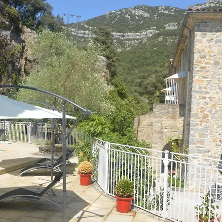 Domaine De La Carriere
