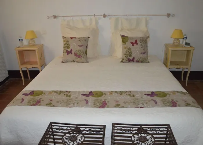 Domaine De La Carriere Bed and breakfast Sumène