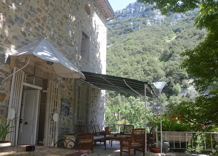 Domaine De La Carriere Bed and breakfast Sumène